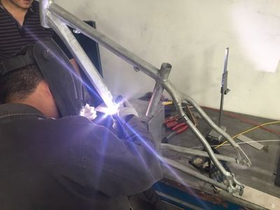 从“单车变摩托”到“炮塔铣床” 民间发明的科技狂欢与实用主义